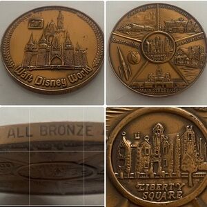 🏰 *Walt Disney World Solid Bronze Medal - Magic Kingdom 1970s* ✨ 6 Lands